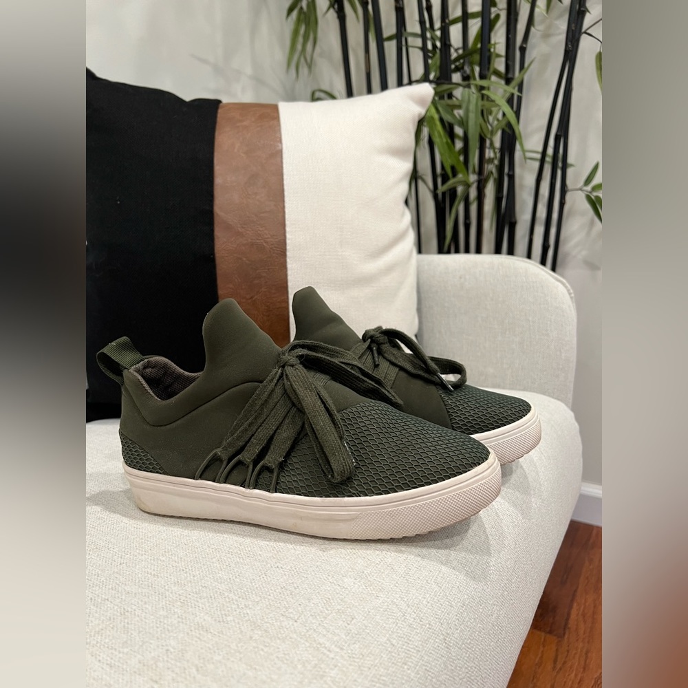Olive green Steve Madden Lancer sneaker